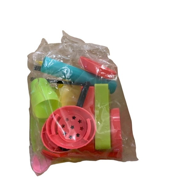 Pig Noodle & Ice Cream Maker Kits Accessories putty, Clay, dough Not Inc. - Picture 6 of 8